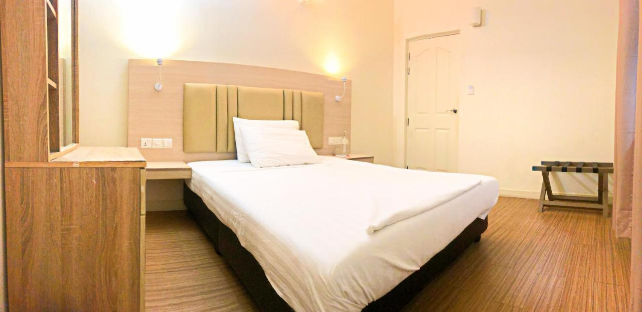 Keyla Inn Thulusdhoo Bagian luar foto
